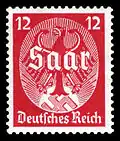 Briefmarke des Deutschen Reiches aus dem Jahr 1934 zur Vorbereitung der Saarabstimmung: Reichsadler vor aufgehender Hakenkreuz-Sonne mit der Aufschrift Saar