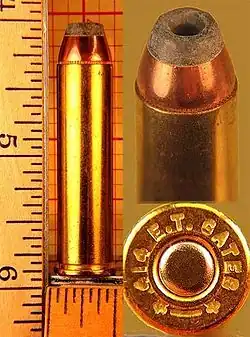 .414 SuperMag Patrone mit Teilmantel-Hohlspitzgeschoss.