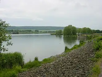 Staudamm und Stausee