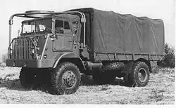 Pegaso 3045D mit Zwillingsbereifung an der Hinterachse.