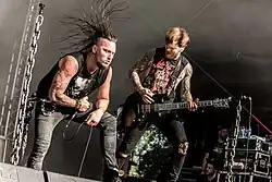 Gitarrist Richard De Mello (rechts)