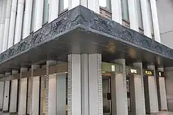 Nordostecke der Basis des 16-stöckigen Annex