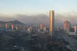 Blick vom Kempinski Hotel über den Laodong Park, links im Bild der Dalian Fernsehturm