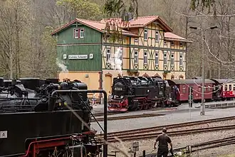 Blick zum Bahnhofsgebäude