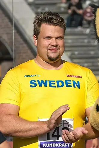 Daniel Ståhl, Weltmeister im Diskuswurf, klatscht Beifall.