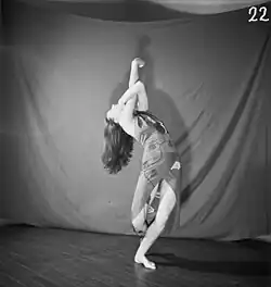 Die Tänzerin Birgit Åkesson während des Tanzes.