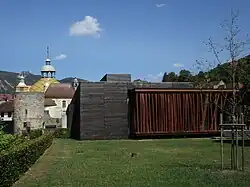 Neues Casino, im Hintergrund die Chapelle Notre Dame Libératrice