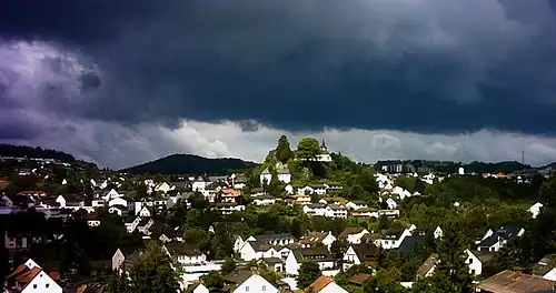 Stadt Daun mit Burgberg