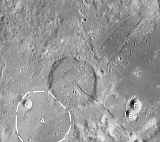 De Gasparis mit Nebenkratern und den Rimae de Gasparis (LROC-WAC)