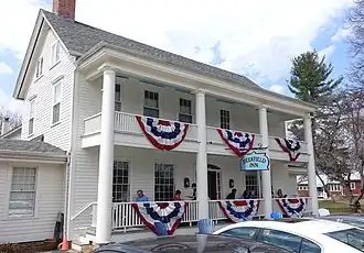 Das Deerfield Inn im Jahr 2015