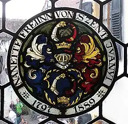 Das Glasgemälde erinnert an die Freiin Anna von Szent-Ivanyi,&nbsp;…