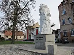 Dieses Denkmal erinnert an den Großpolnischen Aufstand nach dem Ersten Weltkrieg