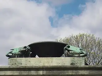 Dragonerdenkmal, Pferdeschädel