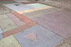 Denkmal für die im Nationalsozialismus verfolgten Lesben und Schwulen, Bodenmosaik Ecke Oberanger und Dultstraße