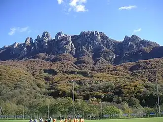 Blick auf die Denti della Vecchia aus dem Dorf Sonvico (Blickrichtung OSO)