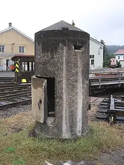 Splitterschutzzelle aus Beton im Bahnhof Děčín hl.n. (früher Bodenbach), Tschechien