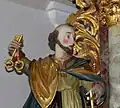 Figur des Apostels Petrus, seitlich am Altar
