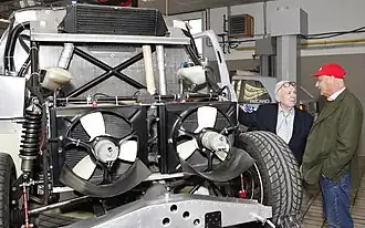 Der hintere Motor mit Hilfsrahmen und den Lüftern