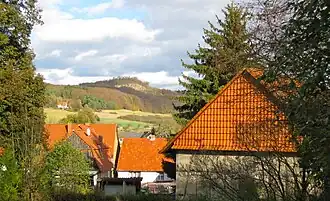Blick vom Friedhof Niedermeiser ostwärts zum Rosenberg