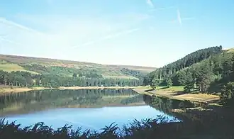 Derwent Reservoir Blickrichtung über die versunkene Arbeitersiedlung Birchinlee