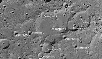 Desargues mit Nebenkratern (Norden oben; LROC-WAC)