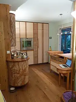 Küchenmöbel mit bildhauerischen Elementen in Tradition des Bauhaus-Designs von Hans-Georg Wagner