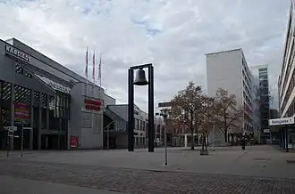 Gorbatschow-Denkmal neben der Friedensglocke
