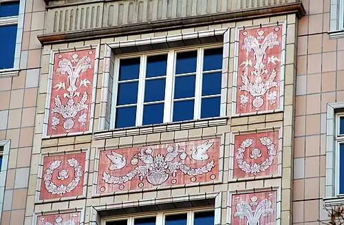Wandverkleidung aus Meißner Porzellan in Berlin, Frankfurter Allee 22