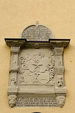 Inschriftentafel am Hornschen Spital in Dettelbach