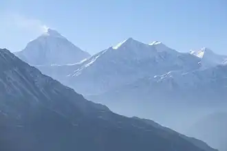 Dhaulagiri I links, in der Bildmitte der Tukche Ri