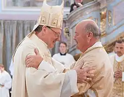 Schwarz weiht einen Diakon