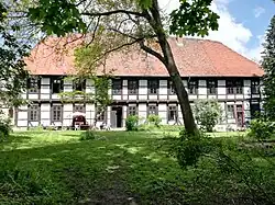 Das Hauptgebäude vom Innenhof gesehen