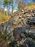 Mauerwerk der polygonalen Megalith-Ringmauer