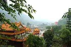 Longyin-Tempel und Tianjiang-Dijiu-Hängebrücke