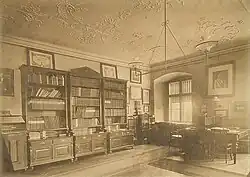 Direktionszimmer im Piaristengymnasium.