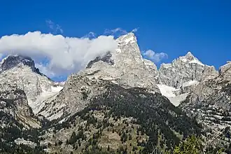 Disappointment Peak vor dem Grand Teton, links erhebt sich der Middle Teton über den Garnet Canyon, rechts ist der Mount Owen