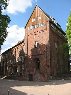 Museumsgebäude im Innenhof der Festung