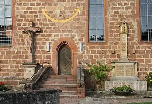 Südportal mit Sonnenuhr (2014)