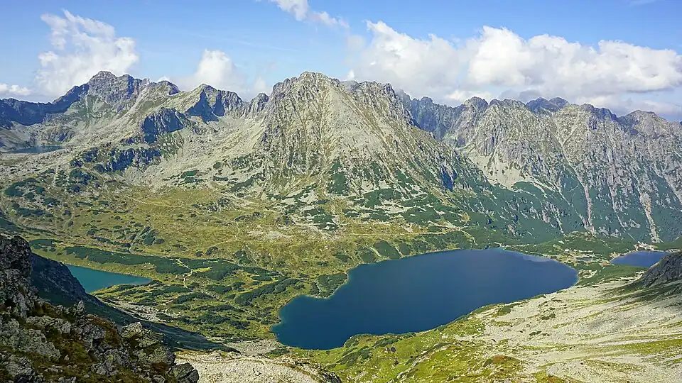 Panorama des Tals vom Szpiglasowy Wierch im Sommer