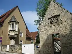 Spätgotischer Erker (1518) und Giebelwand