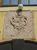 Wappen der Familie Foglár über dem Eingang der Kirche