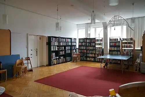 Bibliothek im Gemeindesaal