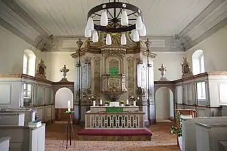 Altarraum mit Kanzelaltar