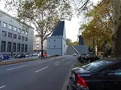 Virtuelle Rekonstruktion des Windmühlenbergs und des östlich davon befindlichen roten Turms im heutigen Stadtbild (nach Heinrich Scholle).
