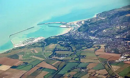 Dover mit Eastern Docks (links) und Western Docks (2006)