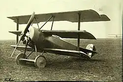 Nachbau der Fokker Dr.I auf der ILA 2004 im Flug