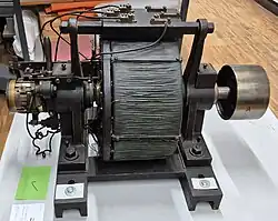 Seitenansicht des Generators