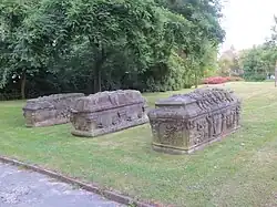 Drei barocke Steinsärge