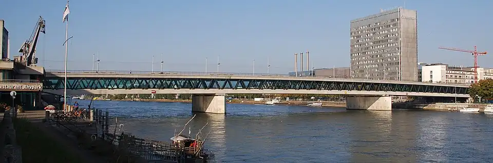 Dreirosenbrücke mit Blick auf Kleinbasel
