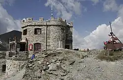 Die Garibaldi-Hütte auf dem Gipfel der Dreisprachenspitze